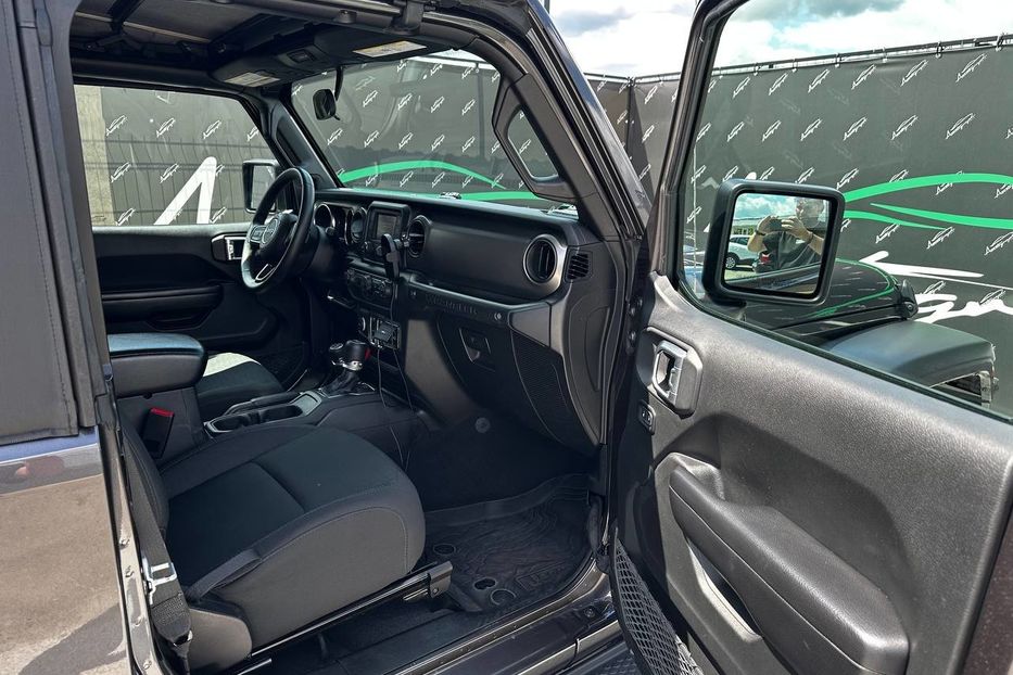 Продам Jeep Wrangler AWD Sport 2018 года в Киеве