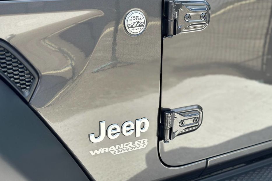 Продам Jeep Wrangler AWD Sport 2018 года в Киеве