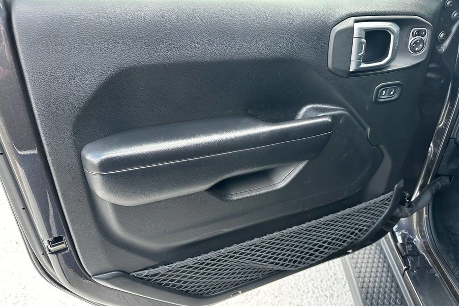 Продам Jeep Wrangler AWD Sport 2018 года в Киеве