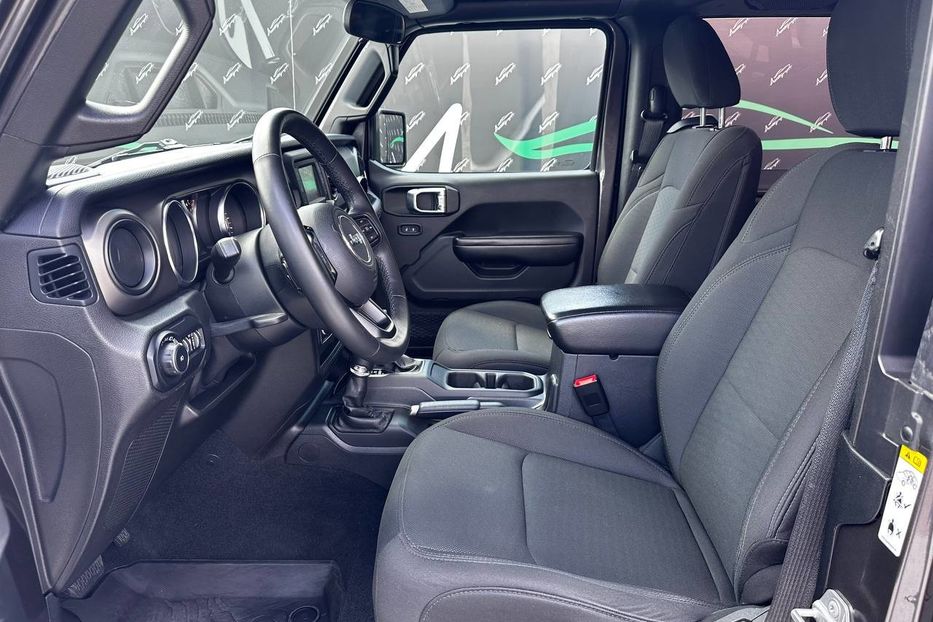 Продам Jeep Wrangler AWD Sport 2018 года в Киеве