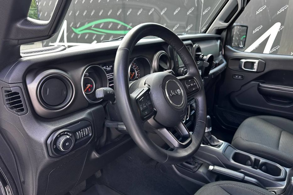 Продам Jeep Wrangler AWD Sport 2018 года в Киеве