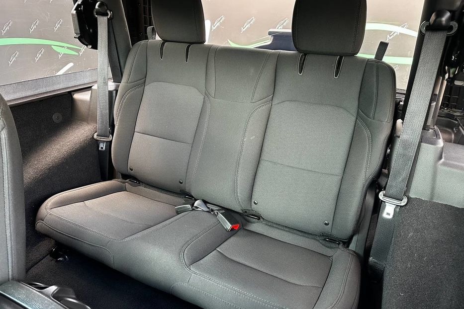 Продам Jeep Wrangler AWD Sport 2018 года в Киеве