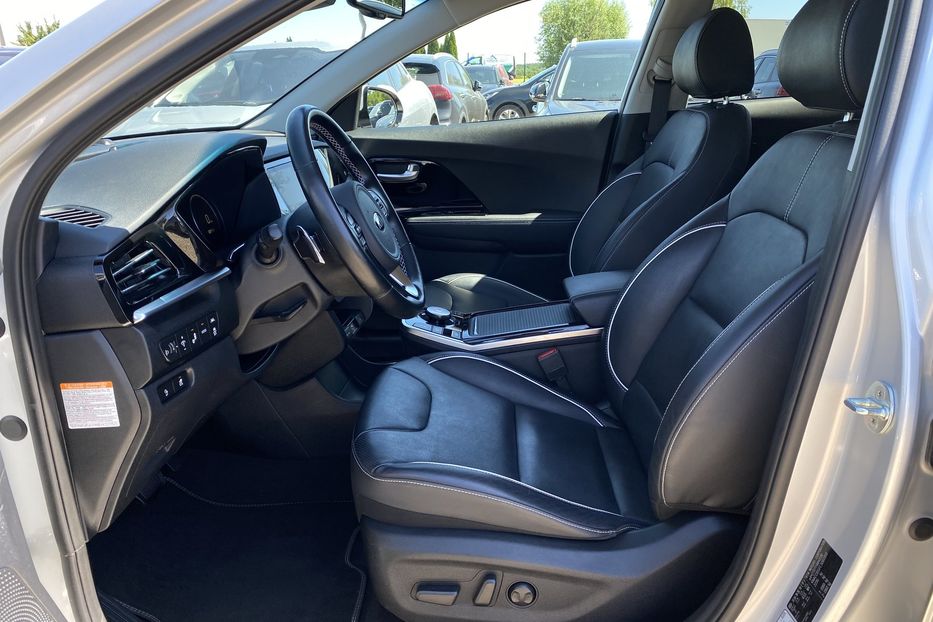 Продам Kia Niro 64кВт Макс.компл.Prestige 2021 года в Львове