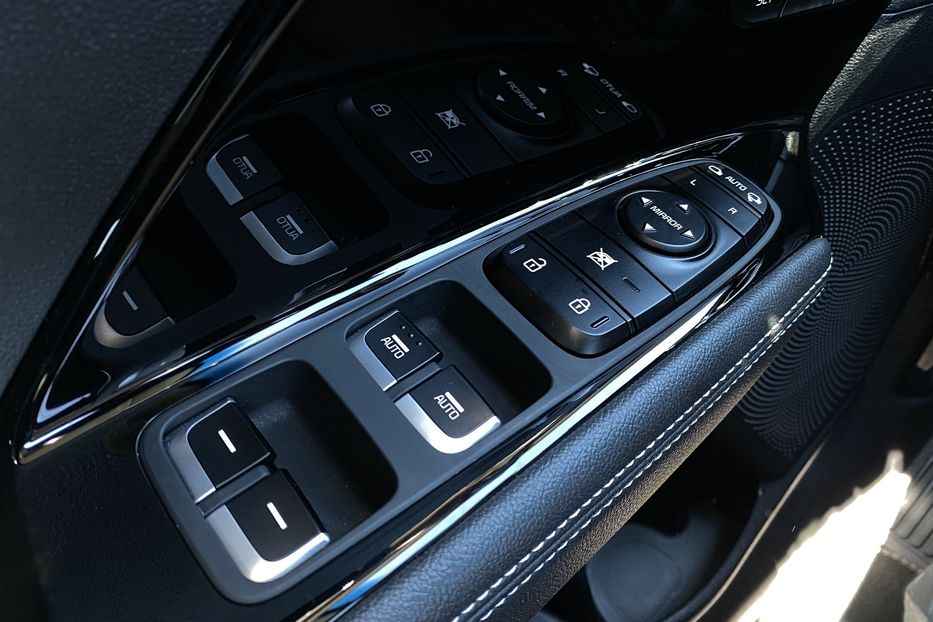 Продам Kia Niro 64кВт Макс.компл.Prestige 2021 года в Львове