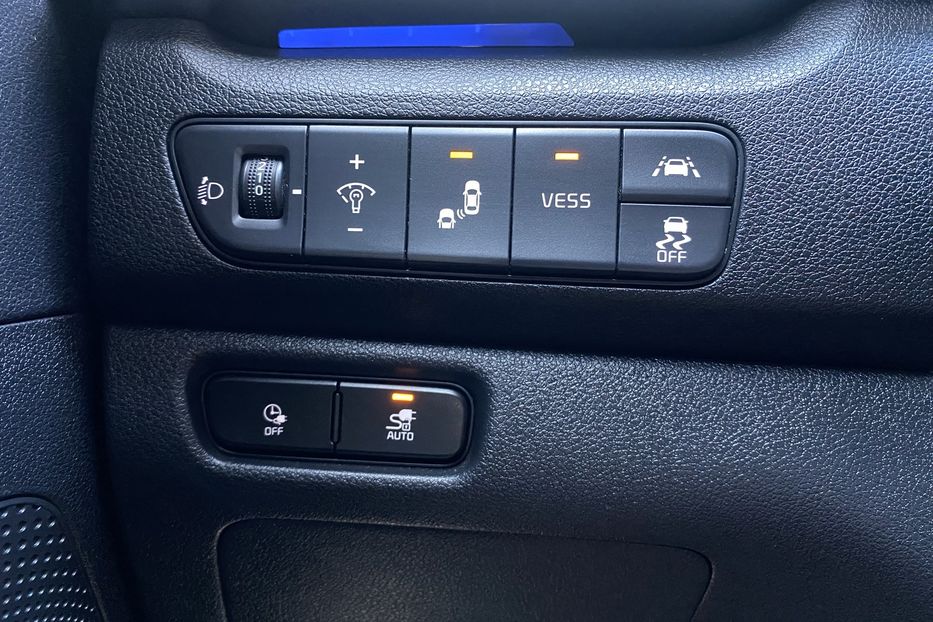 Продам Kia Niro 64кВт Макс.компл.Prestige 2021 года в Львове