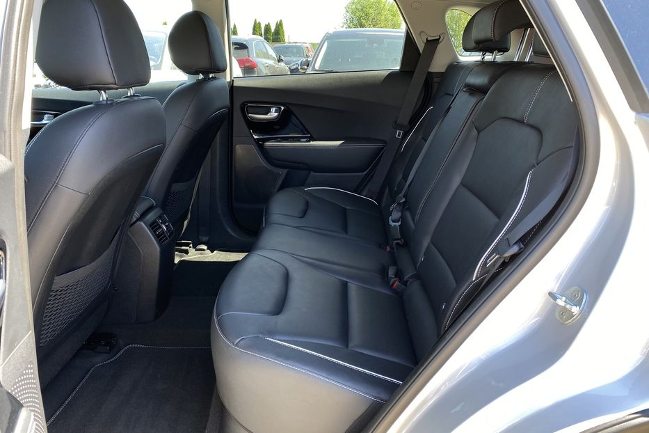 Продам Kia Niro 64кВт Макс.компл.Prestige 2021 года в Львове