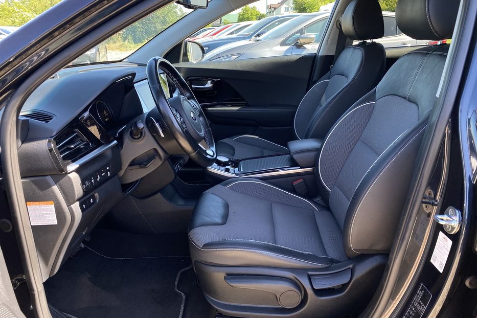 Продам Kia Niro 64кВтТепловийПідгрвсидінькерма 2021 года в Львове