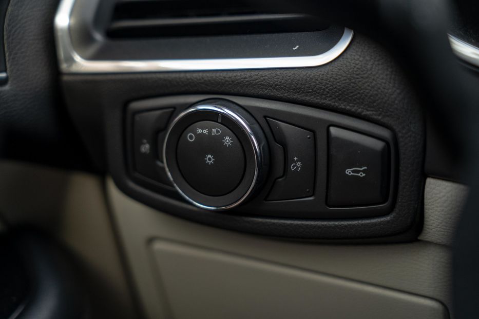 Продам Ford Edge Titanium 2018 года в Черновцах
