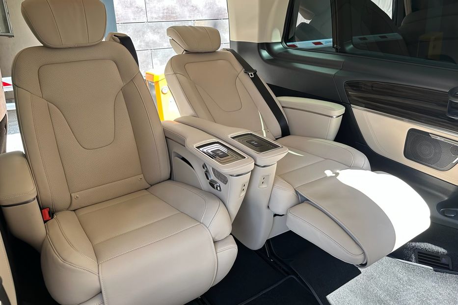 Продам Mercedes-Benz V-Class V300 EXTRA LONG 2023 года в Киеве