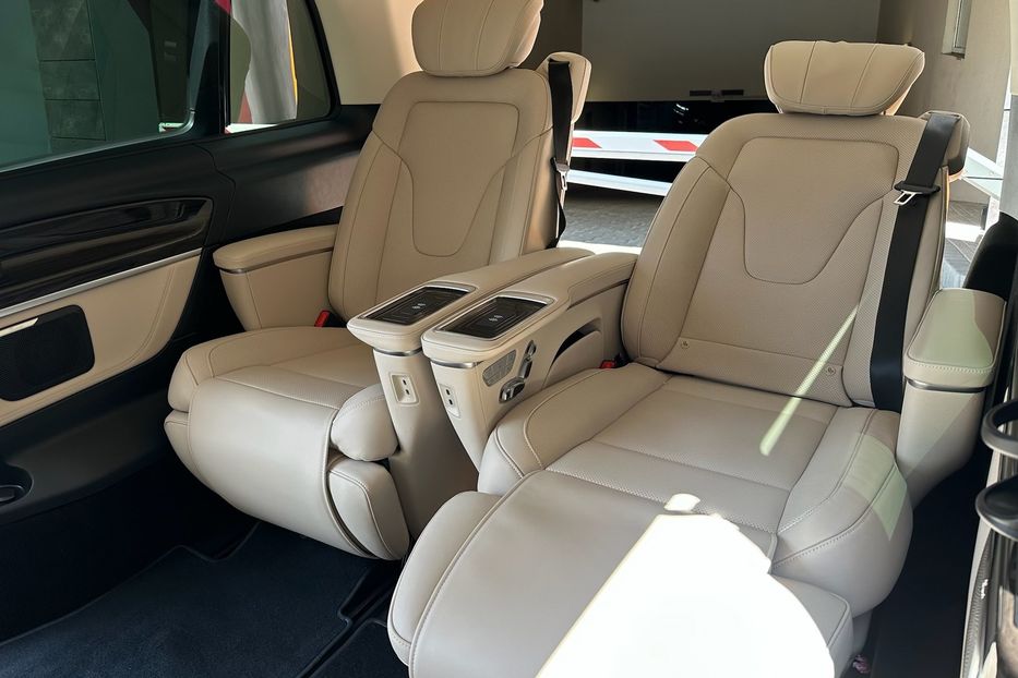 Продам Mercedes-Benz V-Class V300 EXTRA LONG 2023 года в Киеве