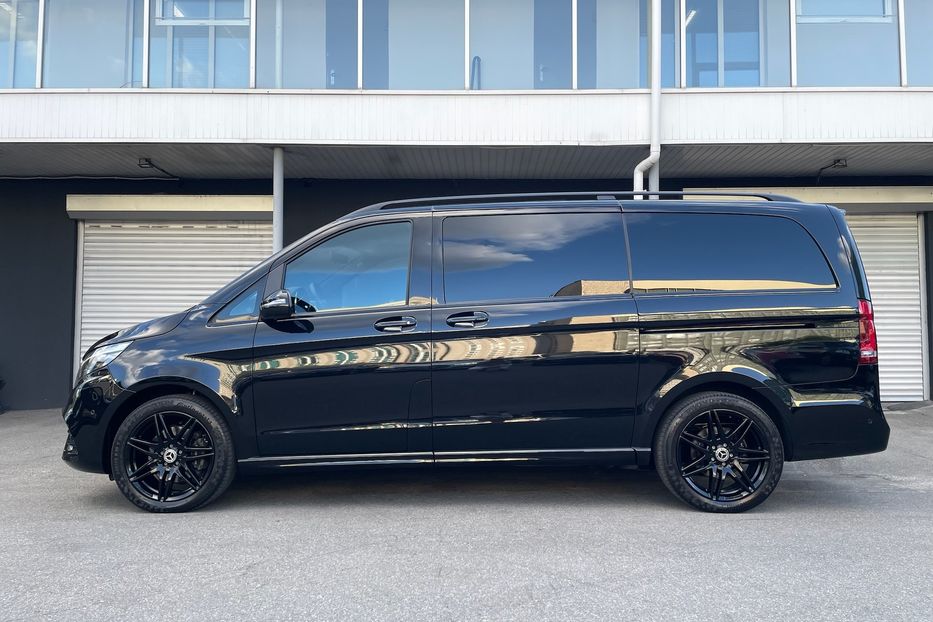 Продам Mercedes-Benz V-Class 300 4Matic AMG 2023 года в Киеве
