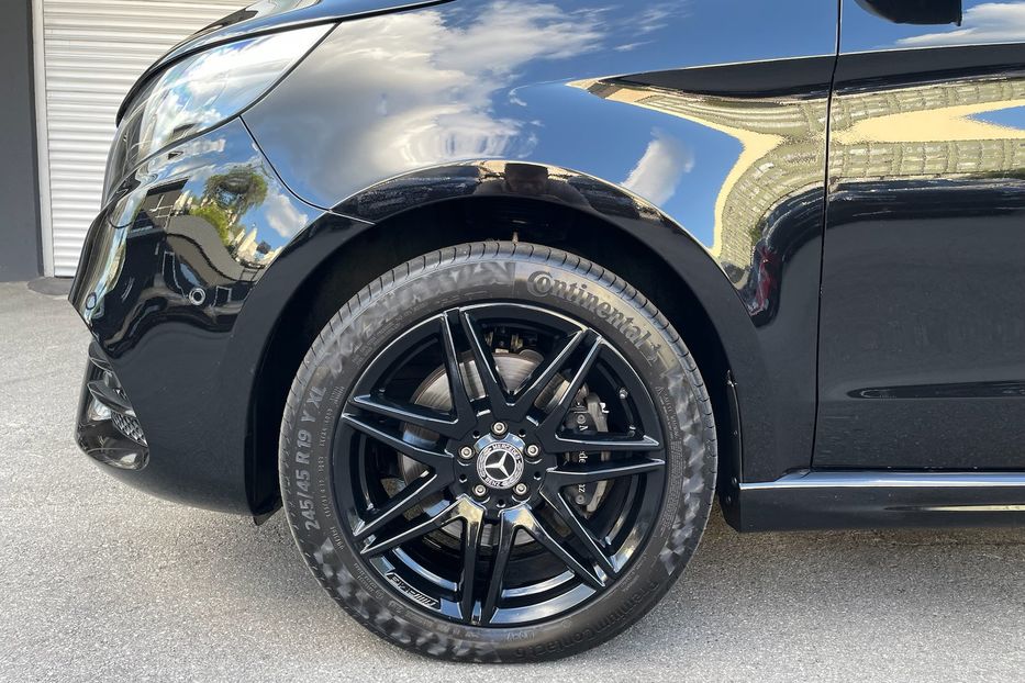 Продам Mercedes-Benz V-Class 300 4Matic AMG 2023 года в Киеве