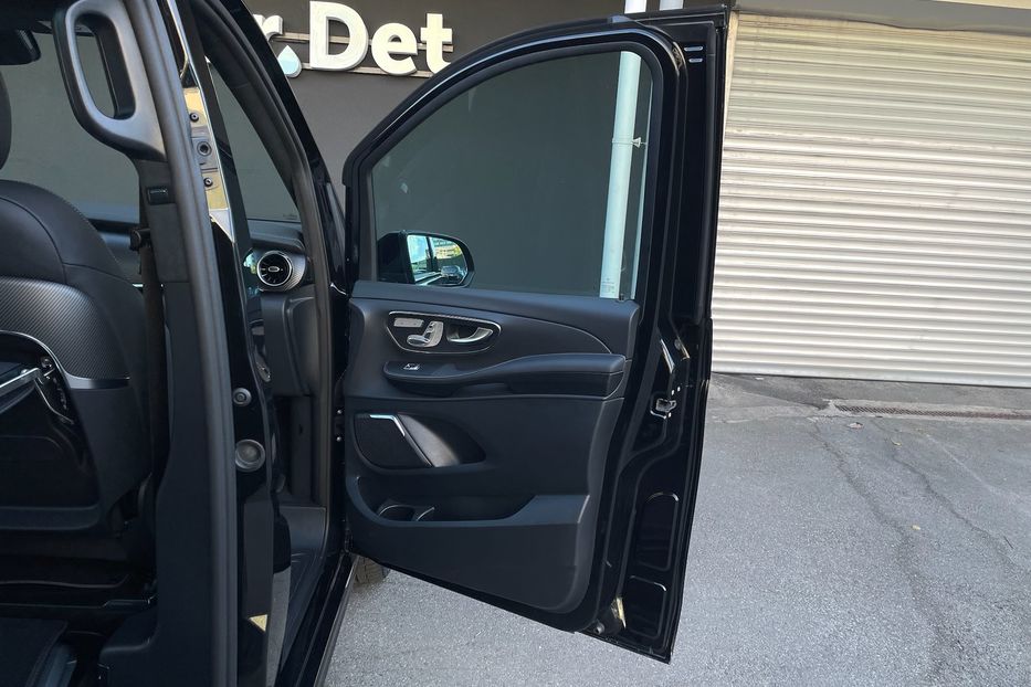 Продам Mercedes-Benz V-Class 300 4Matic AMG 2023 года в Киеве