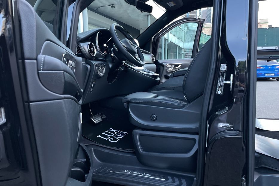 Продам Mercedes-Benz V-Class 300 4Matic AMG 2023 года в Киеве