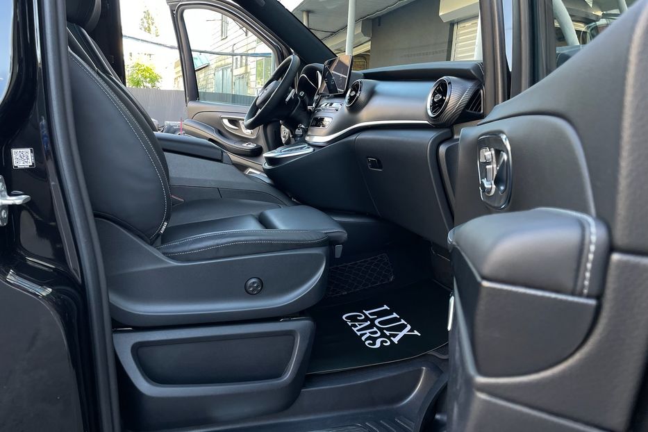 Продам Mercedes-Benz V-Class 300 4Matic AMG 2023 года в Киеве