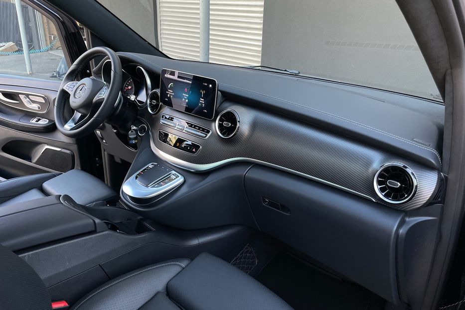 Продам Mercedes-Benz V-Class 300 4Matic AMG 2023 года в Киеве