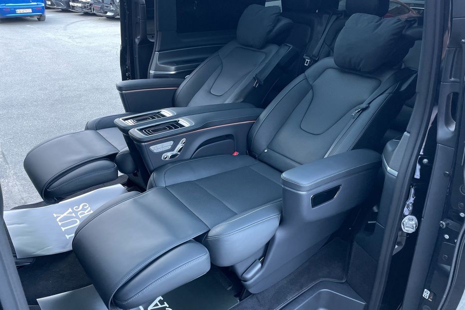Продам Mercedes-Benz V-Class 300 4Matic AMG 2023 года в Киеве