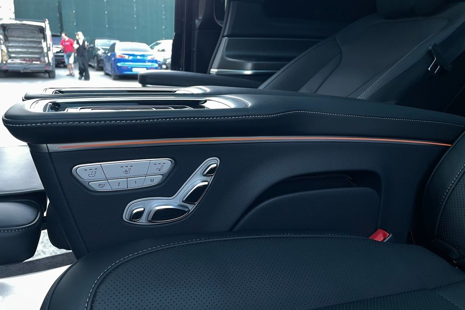 Продам Mercedes-Benz V-Class 300 4Matic AMG 2023 года в Киеве