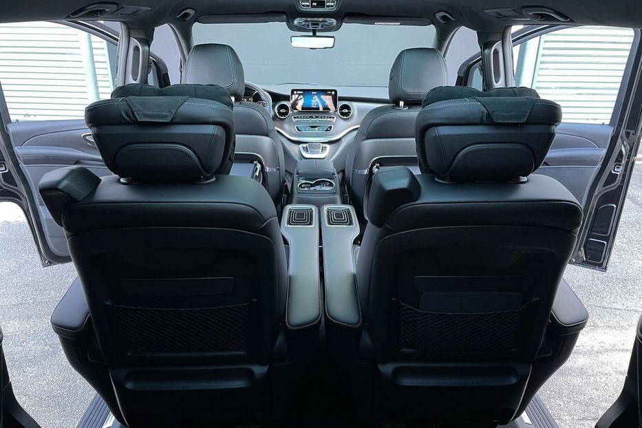 Продам Mercedes-Benz V-Class 300 4Matic AMG 2023 года в Киеве