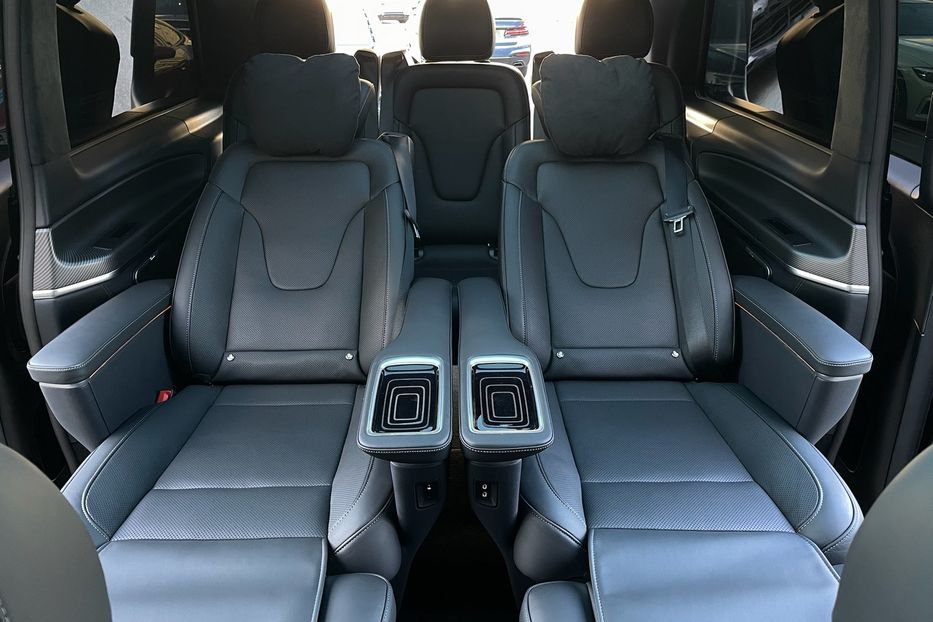 Продам Mercedes-Benz V-Class 300 4Matic AMG 2023 года в Киеве