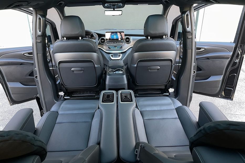 Продам Mercedes-Benz V-Class 300 4Matic AMG 2023 года в Киеве