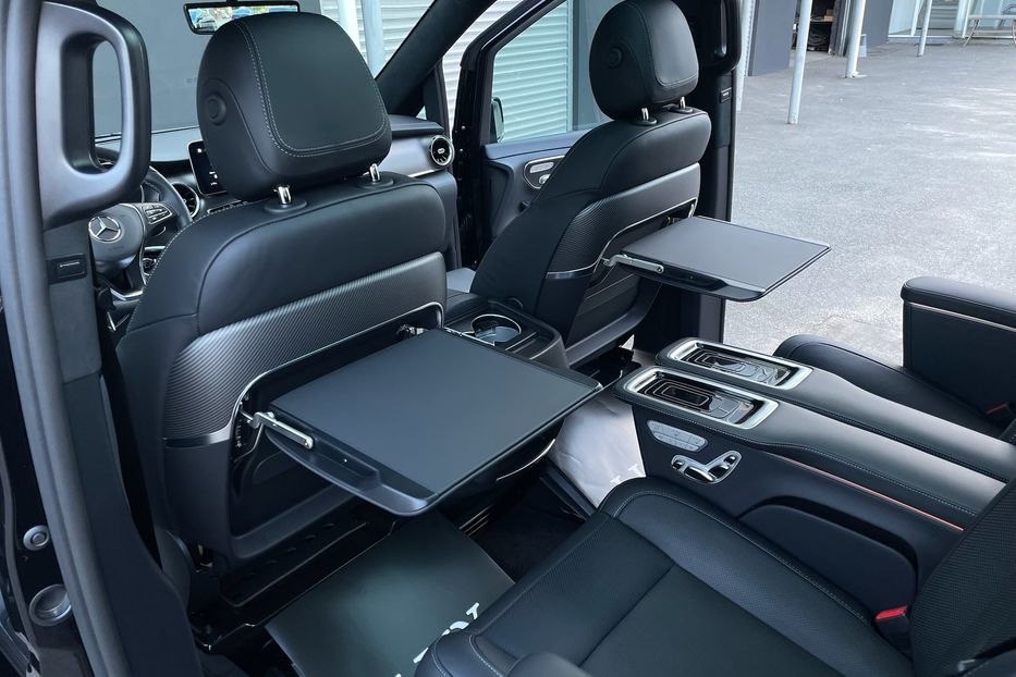 Продам Mercedes-Benz V-Class 300 4Matic AMG 2023 года в Киеве
