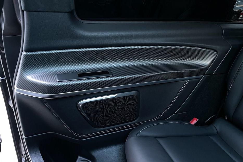 Продам Mercedes-Benz V-Class 300 4Matic AMG 2023 года в Киеве