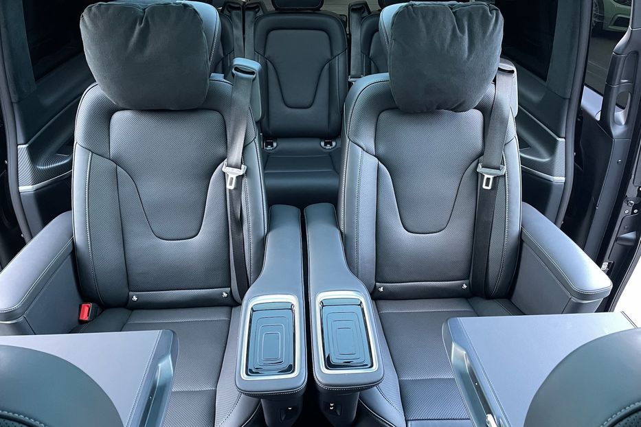 Продам Mercedes-Benz V-Class 300 4Matic AMG 2023 года в Киеве