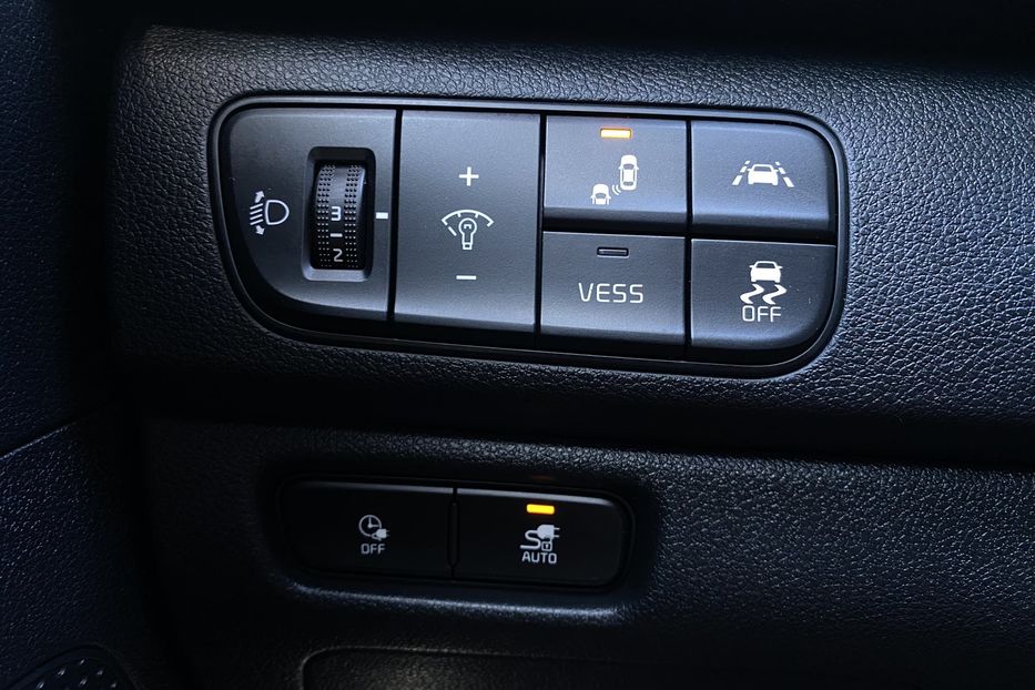 Продам Kia Niro 64кВт Макс.компл.Prestige 2020 года в Львове