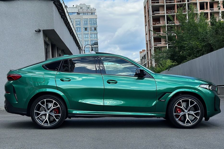 Продам BMW X6 M60i  2023 года в Киеве