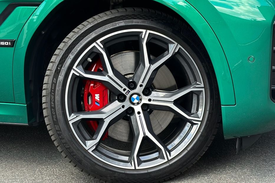 Продам BMW X6 M60i  2023 года в Киеве