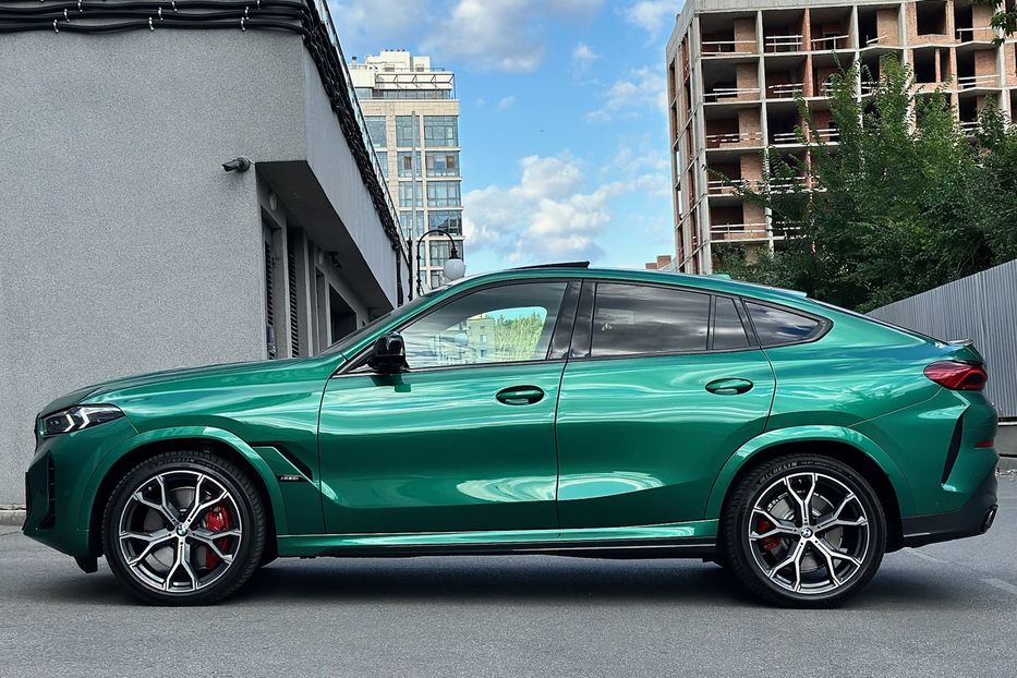 Продам BMW X6 M60i  2023 года в Киеве