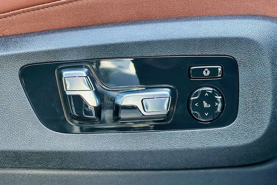 Продам BMW X6 M60i  2023 года в Киеве