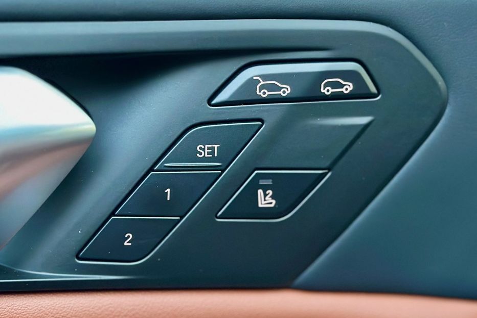 Продам BMW X6 M60i  2023 года в Киеве
