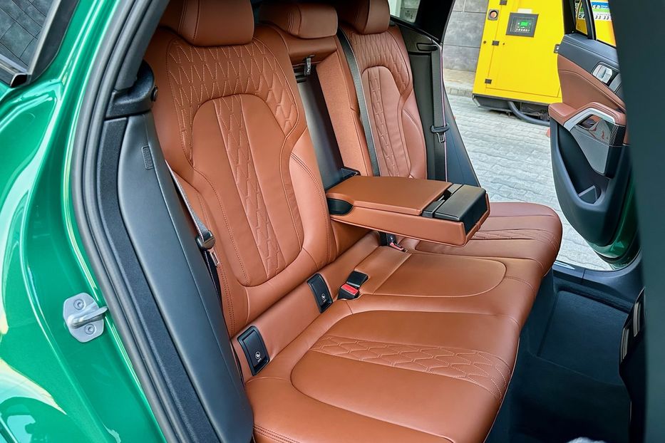 Продам BMW X6 M60i  2023 года в Киеве