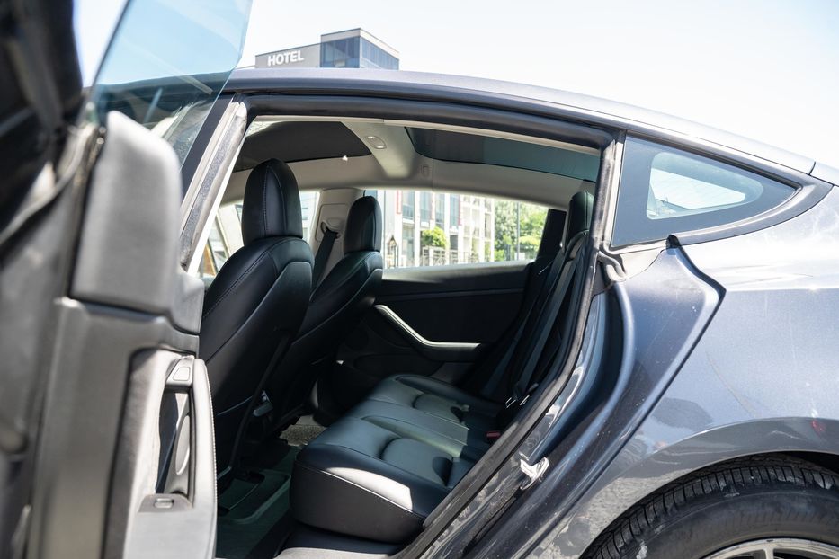 Продам Tesla Model 3 Long Range Dual Motor 2022 года в Черновцах