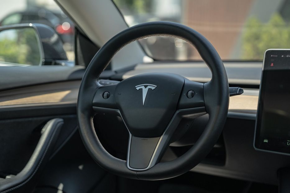 Продам Tesla Model 3 Long Range Dual Motor 2022 года в Черновцах