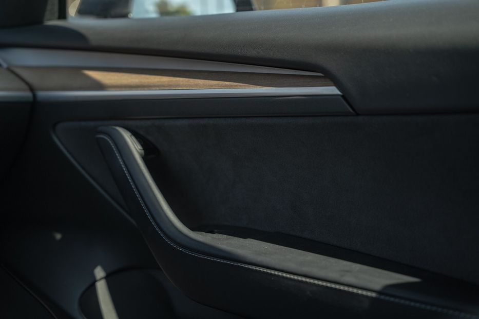 Продам Tesla Model 3 Long Range Dual Motor 2022 года в Черновцах