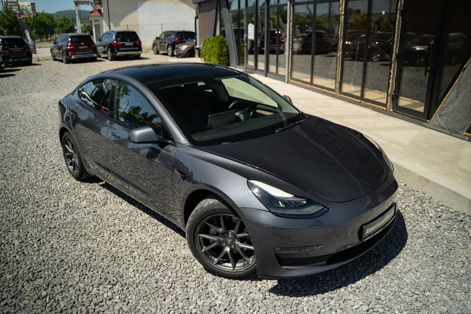 Продам Tesla Model 3 Long Range Dual Motor 2022 года в Черновцах