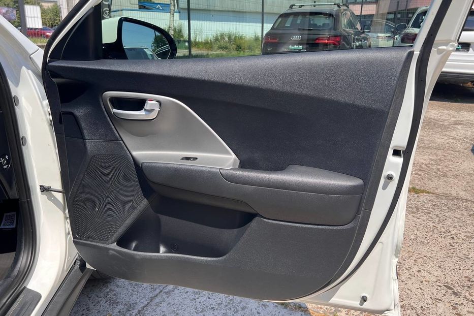 Продам Kia Niro 2021 года в Черновцах
