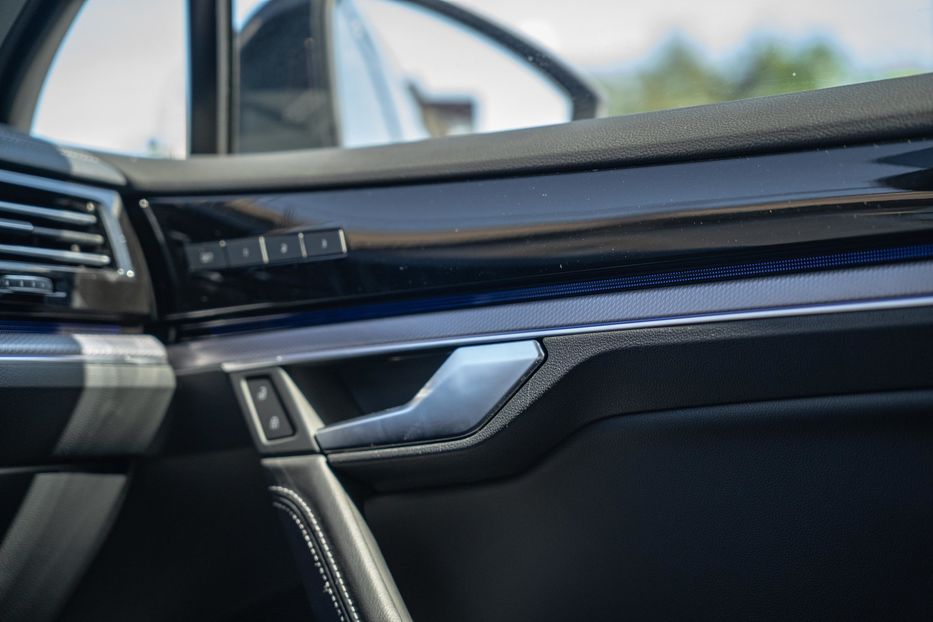 Продам Volkswagen Touareg R-Line AWD 2022 года в Черновцах