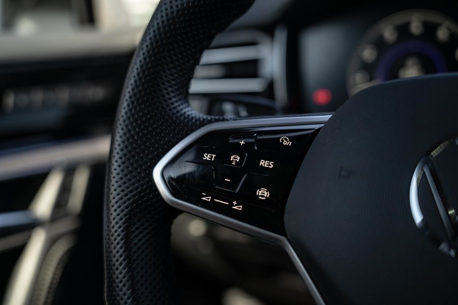 Продам Volkswagen Touareg R-Line AWD 2022 года в Черновцах