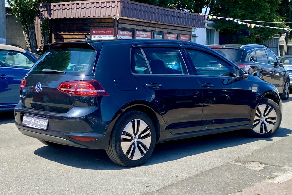 Продам Volkswagen e-Golf 2015 года в Киеве