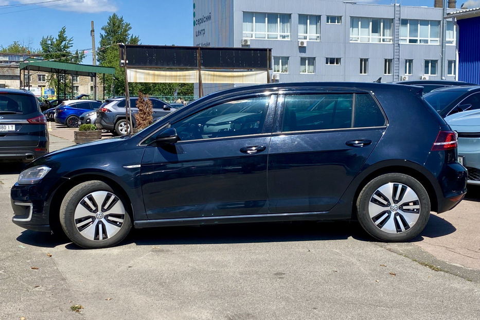 Продам Volkswagen e-Golf 2015 года в Киеве
