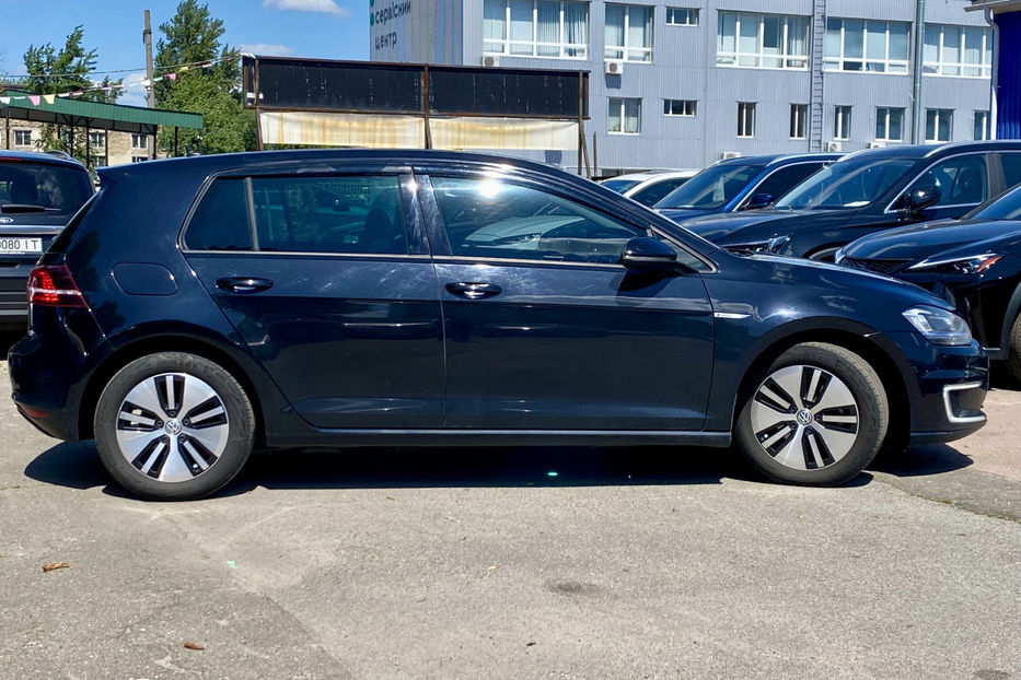 Продам Volkswagen e-Golf 2015 года в Киеве