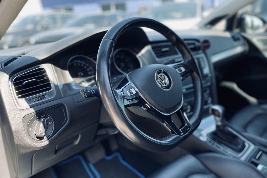 Продам Volkswagen e-Golf 2015 года в Киеве