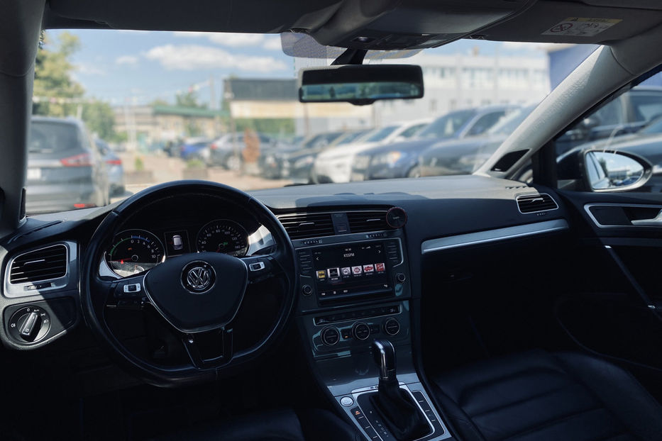Продам Volkswagen e-Golf 2015 года в Киеве