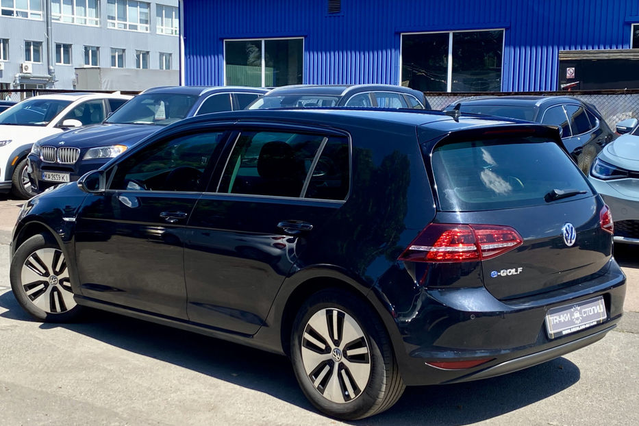 Продам Volkswagen e-Golf 2015 года в Киеве