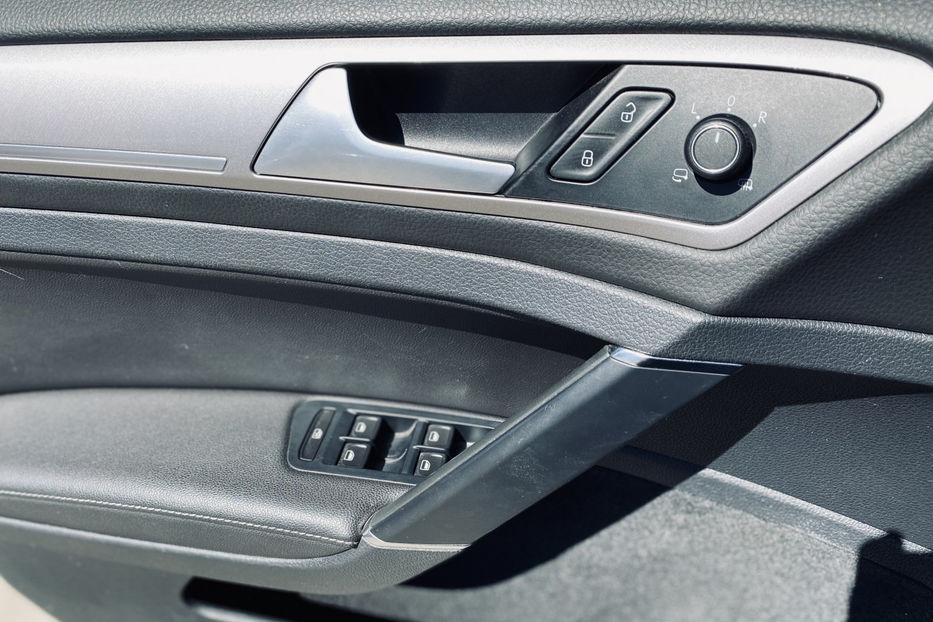Продам Volkswagen e-Golf 2015 года в Киеве