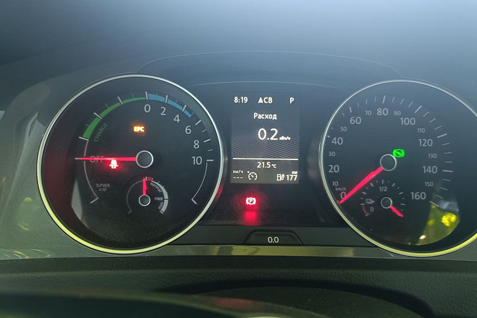 Продам Volkswagen e-Golf 2015 года в Киеве